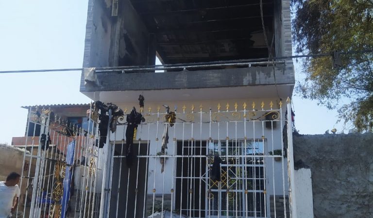 Fuego consumió una vivienda en Olaya y milagrosamente se salvaron 4 personas