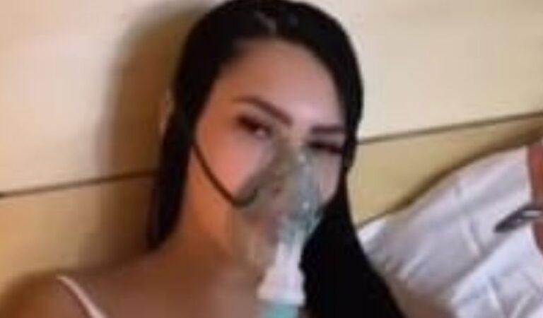 Ana del Castillo en proceso de recuperación por laringitis aguda