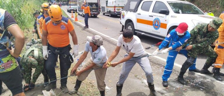 Trágico accidente en vía de Bucaramanga deja nueve muertos y 31 heridos.