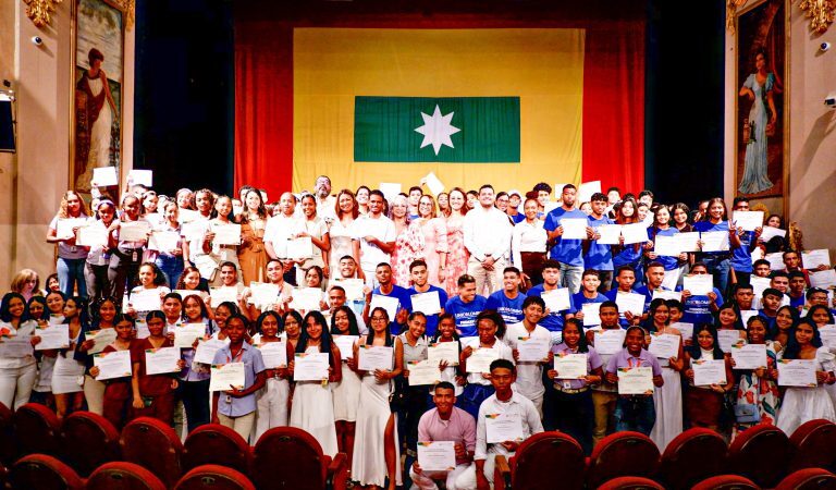 300 jóvenes de Cartagena reciben becas universitarias.