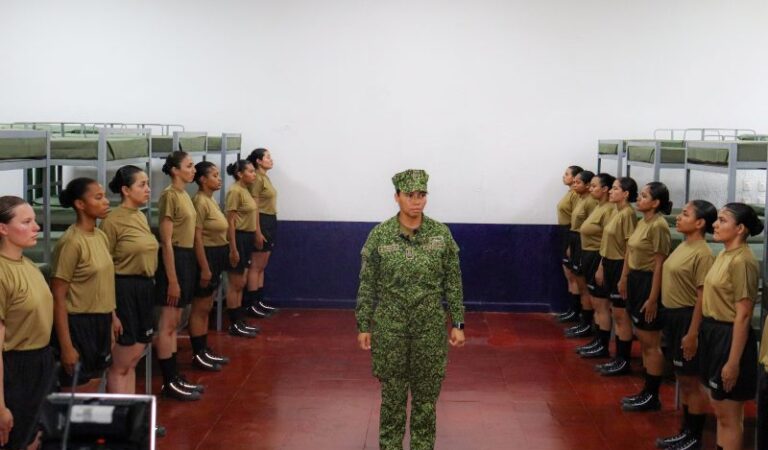 Por Primera Vez, Mujeres Prestarán Servicio Militar a Bordo de la Armada de Colombia