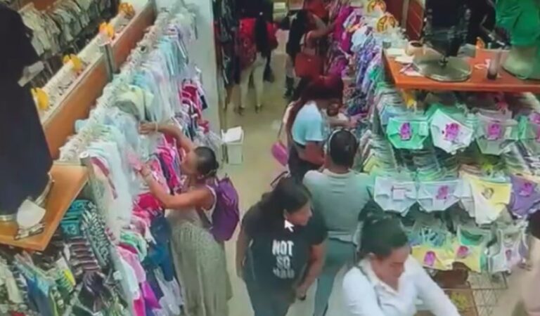 “Hábiles carteristas roban teléfono en centro comercial: tres mujeres identificadas”