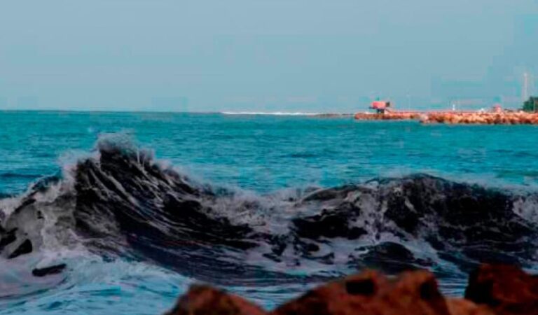 Alerta Meteomarina en el Caribe Colombiano: Fuertes Vientos y Oleaje Impactan la Región