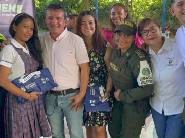 Policía Nacional en Bolívar Impulsa el 'Regreso a Clases 2024' con la Entrega de más de 150 Kits Escolares