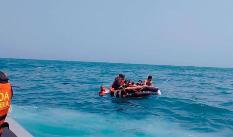 10 personas rescatadas tras quedar a la deriva en el mar de Cartagena