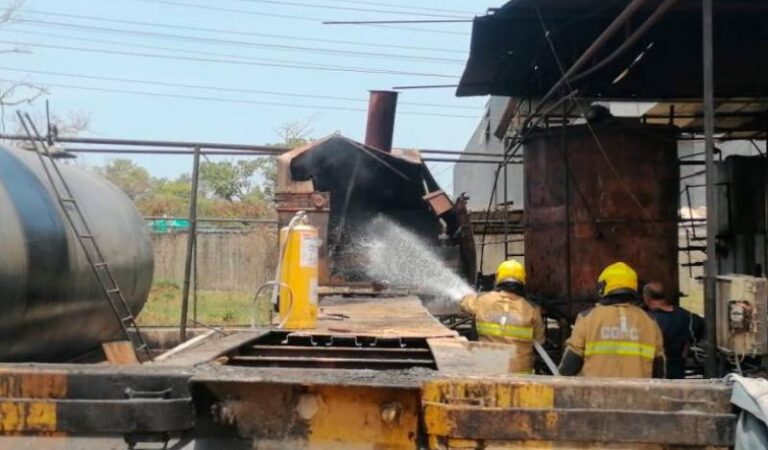 Bomberos lograron extinguir incendio en empresa de Mamonal mediante video documental.