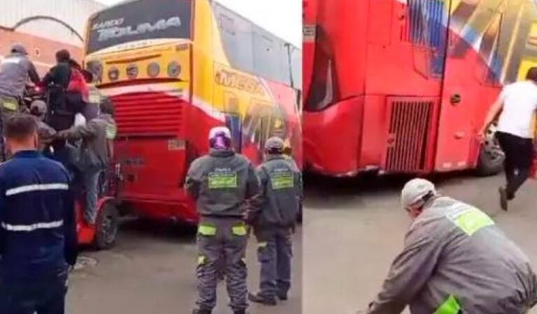 Conductor atrapado debajo de autobús que estaba siendo reparado en la carretera.