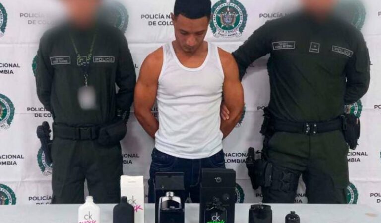 Detenido en el aeropuerto de Cartagena por intentar llevar cocaína en su equipaje.