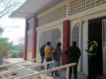 Dos personas un hombre y una mujer quedaron grabados tras