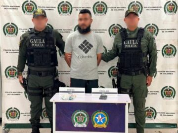 Elvis es arrestado por chantajear a una mujer con la