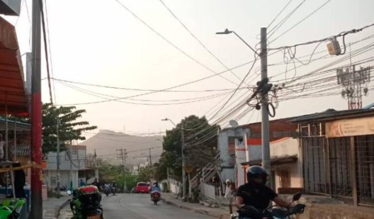 Hombres armados dispararon contra un individuo en una farmacia de Piedra de Bolívar