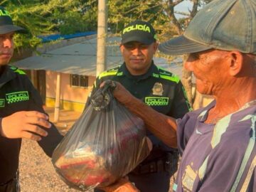 La Policia y los comerciantes se unen para entregar mercados