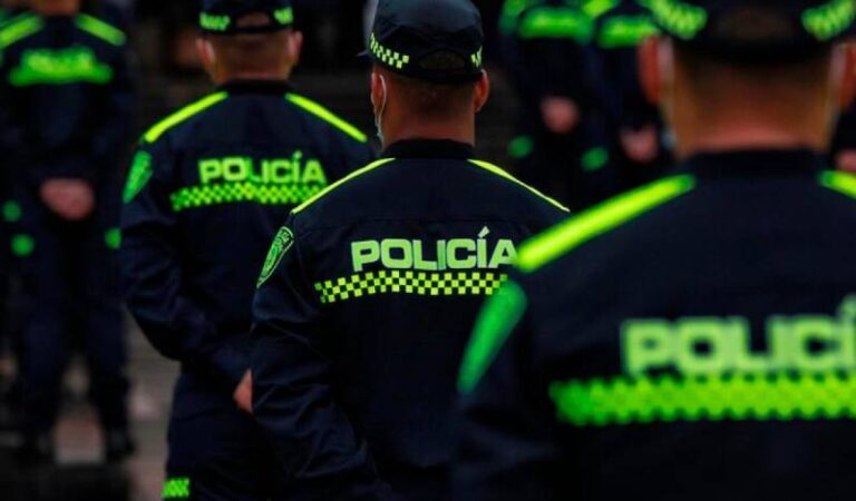 Policía acusa a sus superiores de emborracharlo y abusar sexualmente de él