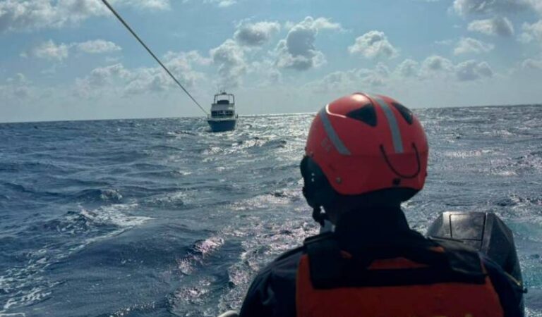 Rescatan a tres ciudadanos estadounidenses varados en el Mar Caribe