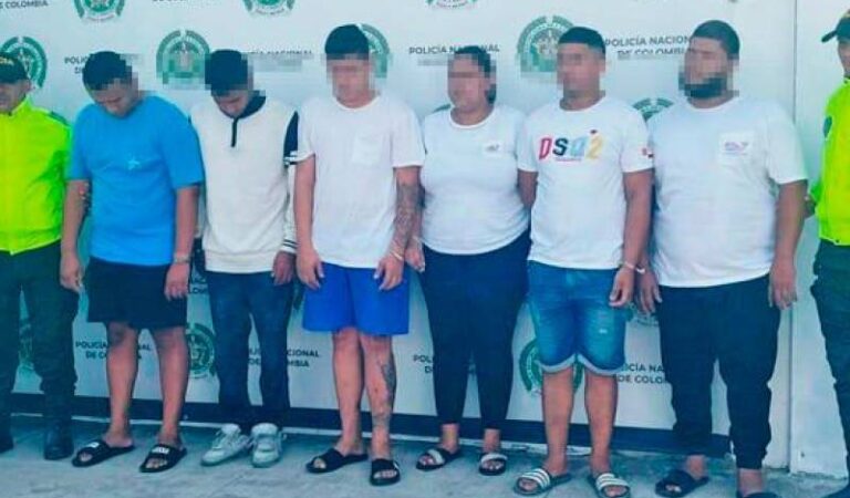 Siete miembros de la banda ‘Los Toderos’ son arrestados por robar teléfonos celulares en áreas turísticas.