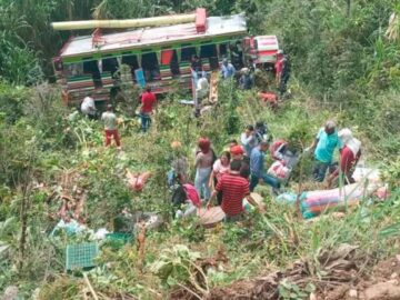 Tragico incidente Dos fallecidos tras accidente de bus que se