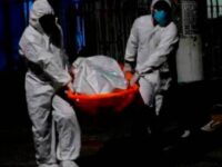 Un hombre es asesinado y una mujer resulta herida por