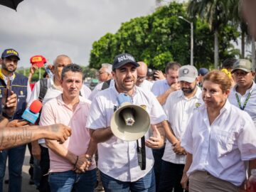 Gobernador de Bolivar se compromete a garantizar fondos para el