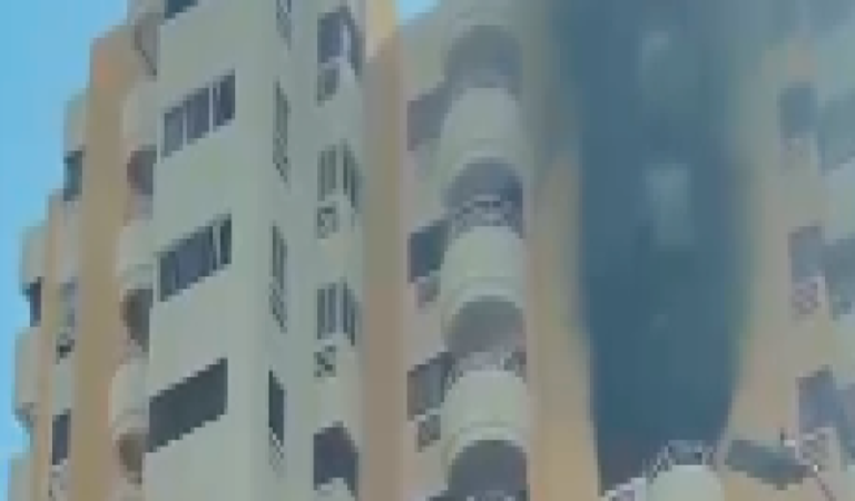 Incendio consume apartamento en edificio de El Cabrero en video