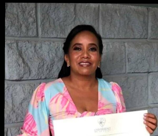 Un docente perdió la vida al caer desde la terraza de su hogar mientras ...