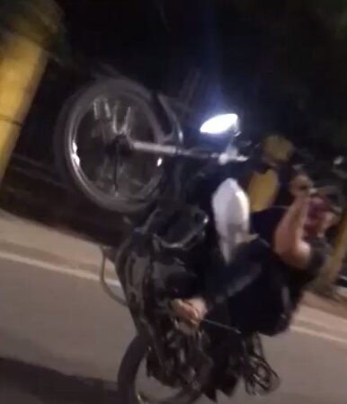 Choque de motos en Malibú deja un joven en estado de shock