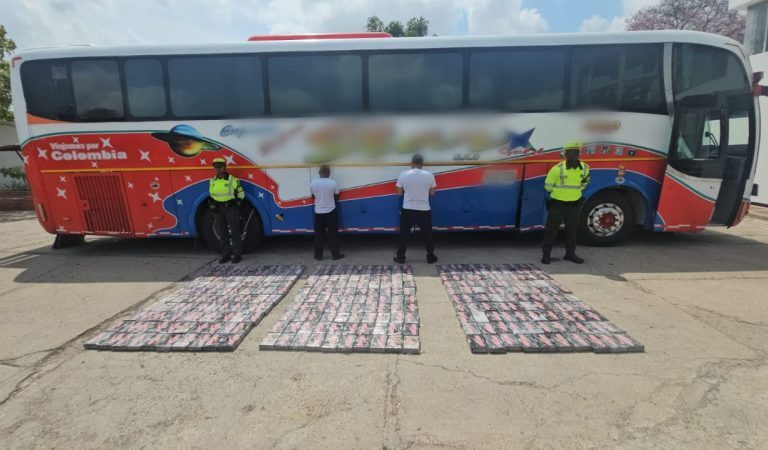 “Capturan bus con 300 kg de cocaína valorada en $2.100 millones en La Guajira”