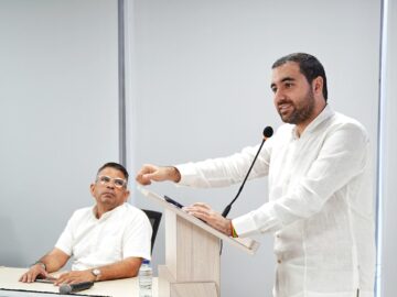 Arana promete honrar a Bolivar en Colombia y en el