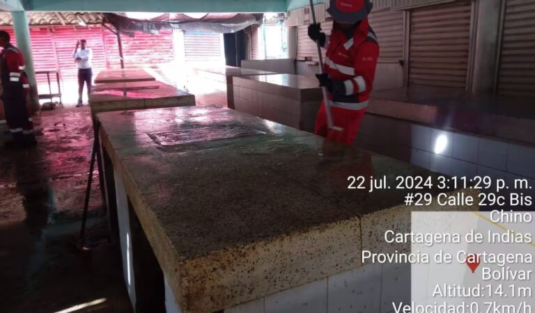 Veolia refuerza la limpieza en el mercado de Bazurto, gestionando 34 toneladas de residuos diariamente