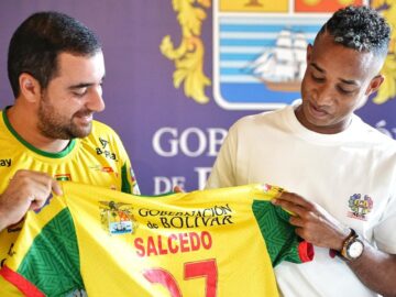 El jugador Pitillo Salcedo maximo goleador de la segunda division