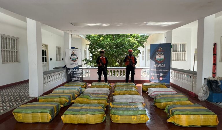 Incautan más de 500 kilogramos de marihuana durante operación de interdicción marítima en Puerto Colombia.