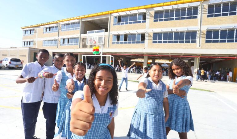 La Comunidad Educativa expresa su agradecimiento al SUDEB por nueve años de esfuerzo y por hacer posible la creación de la Institución Educativa San Felipe Neri.