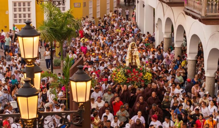 Devoción y fervor: Procesión de la Virgen del Carmen en el Centro Histórico