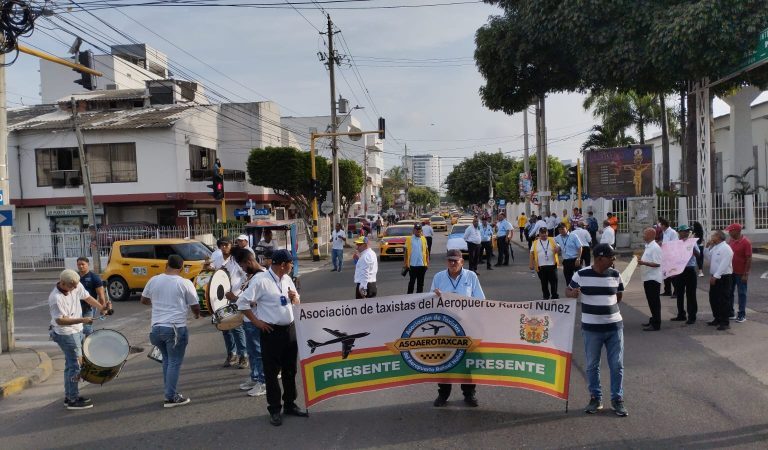 Comenzó marcha de taxistas: Transcaribe presenta retrasos