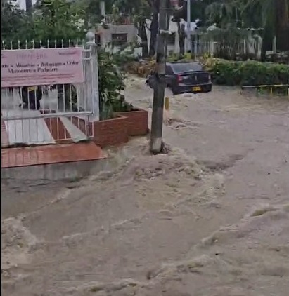 ¡Urgente! Fuertes Lluvias Causan Caos en Cartagena: Calles Inundadas y Rutas de Transporte Bloqueadas