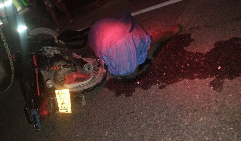 Fatal accidente entre moto y mula en el peaje de Turbaco deja un muerto