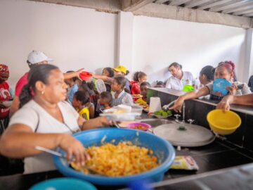 Respaldan labor social que lideresa adelanta en el barrio La