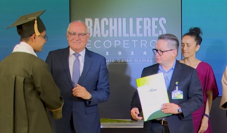 Ecopetrol otorga 100 becas a los bachilleres destacados de Colombia.