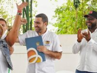 Entrega de 300 titulos de viviendas en Marialabaja por parte