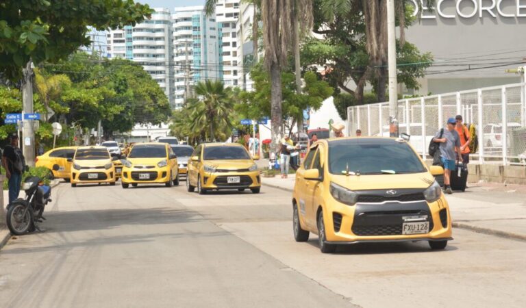 Extienden por 30 días la medida de pico y placa para taxis en Cartagena.