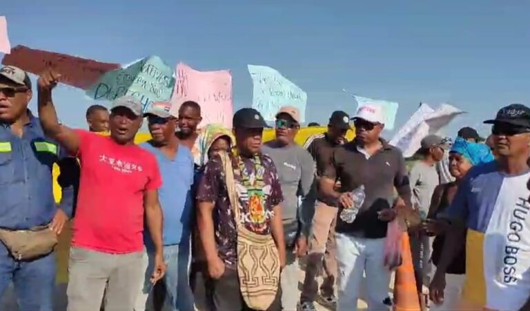 Nuevamente los nativos de Barú protestan contra los desalojos de sus tierras.