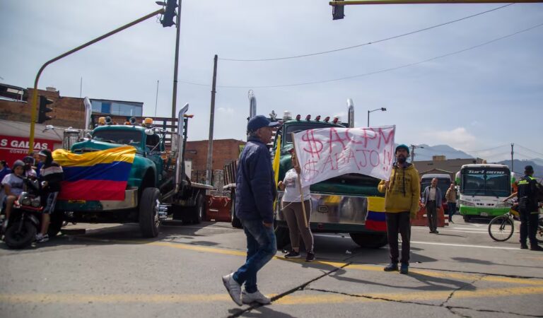 Camioneros levantan paro tras acuerdo histórico con el Gobierno sobre el precio del diésel