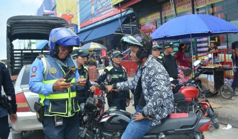 Siguen medidas severas contra motociclistas que incumplen normas en el carril solobús