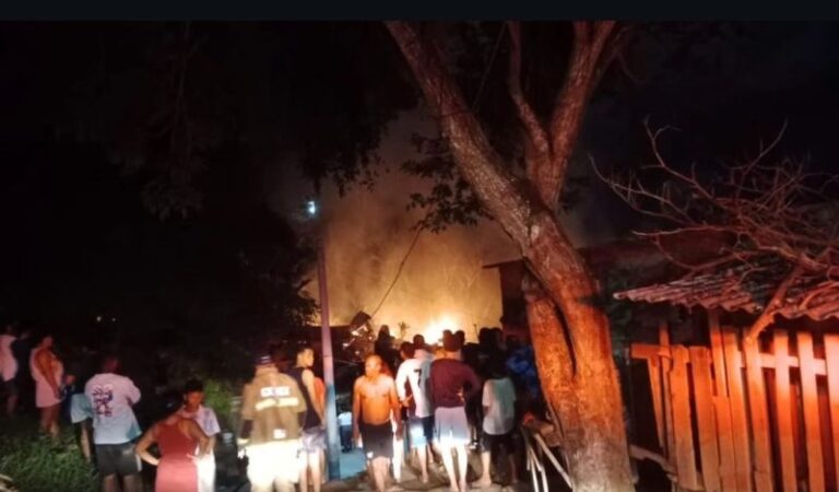 Incendio destruye cinco viviendas en el barrio 3 de Junio en Cartagena