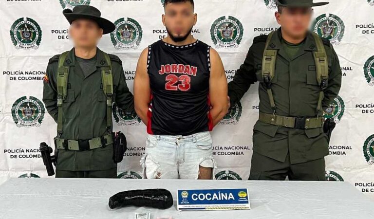 En el aeropuerto de Cartagena, la Policía captura a un sujeto con más de un kilo de cocaína en su estómago.