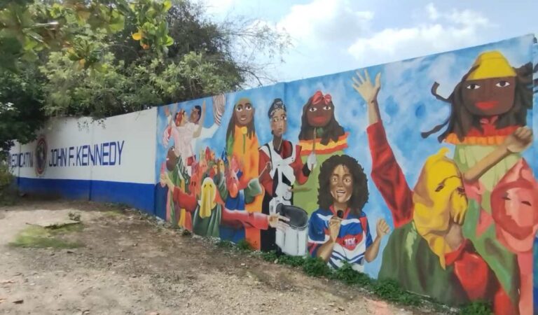 La identidad cartagenera en el Corredor de Murales del Colegio John F. Kennedy en Blas de Lezo.