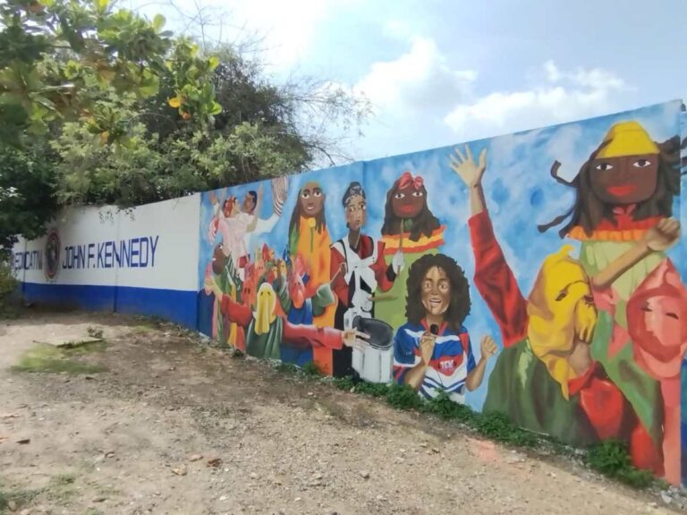 La identidad cartagenera en el Corredor de Murales del Colegio