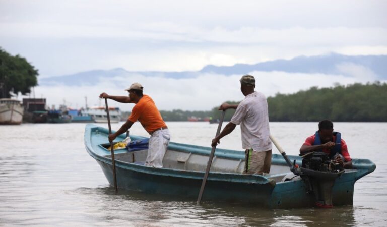 Pescadores del sur de Bolívar exponen sus problemáticas ante autoridades nacionales.