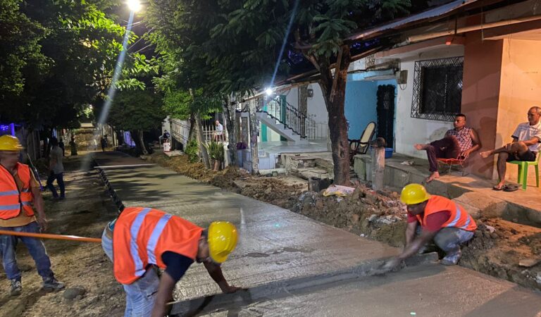 Comenzaron a pavimentarse 2.5 kilómetros de vías en San Juan Nepomuceno.