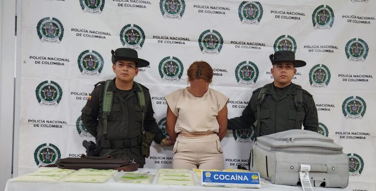 Mujer detenida en el aeropuerto con cocaina antes de volar