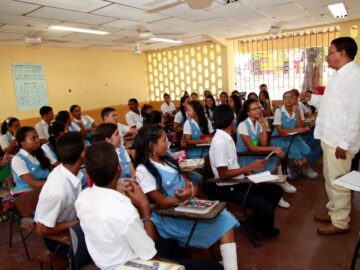 El ano escolar en instituciones educativas oficiales de Cartagena inicia